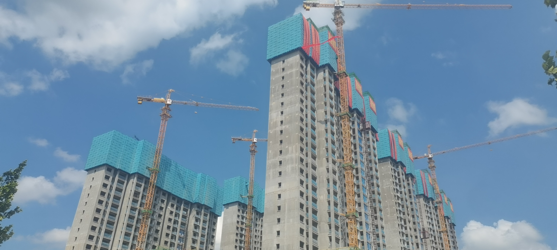 為什么超高層建筑施工用爬架好一些？