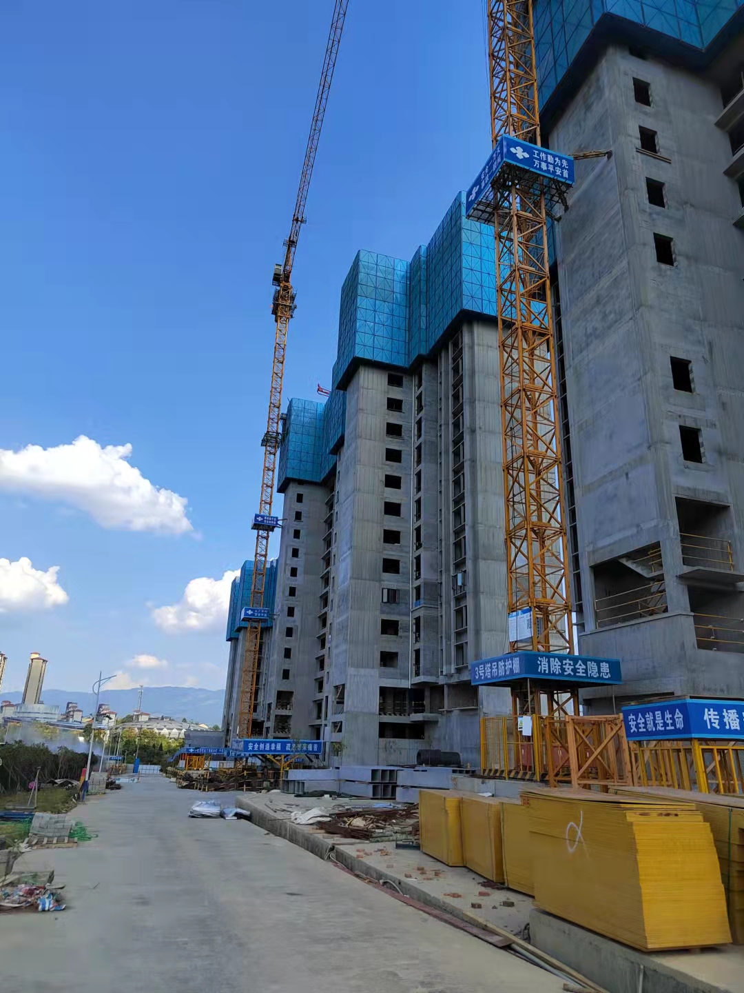 現(xiàn)在建筑全鋼爬架為什么成為主流提升架？