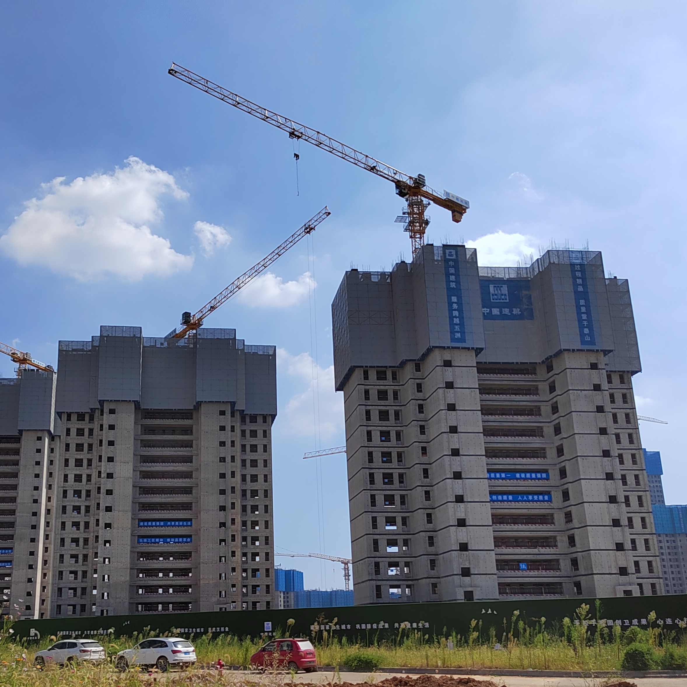 高層建筑的爬升式爬架有什么特點？